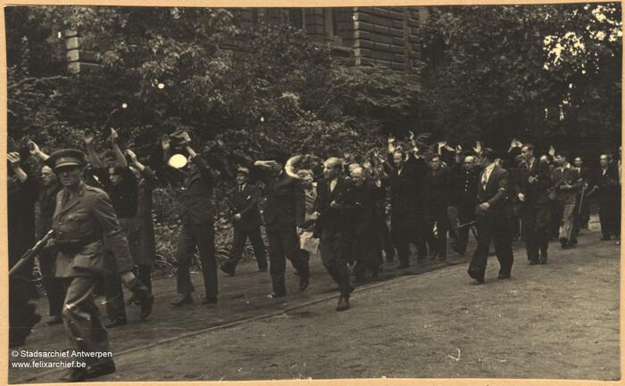 Un cortège de collaborateurs présumés